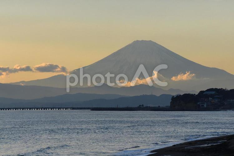 夕方の富士山　七里ヶ浜 海,夕景,富士山の写真素材