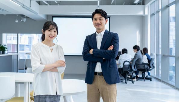ビジネスイメージ男女のシステムエンジニアの写真