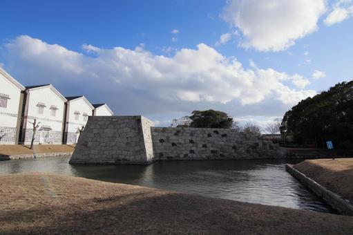 赤穂城跡候園清水門と赤穂歴史博物館 赤穂城跡候園清水門と赤穂歴史博物館の写真