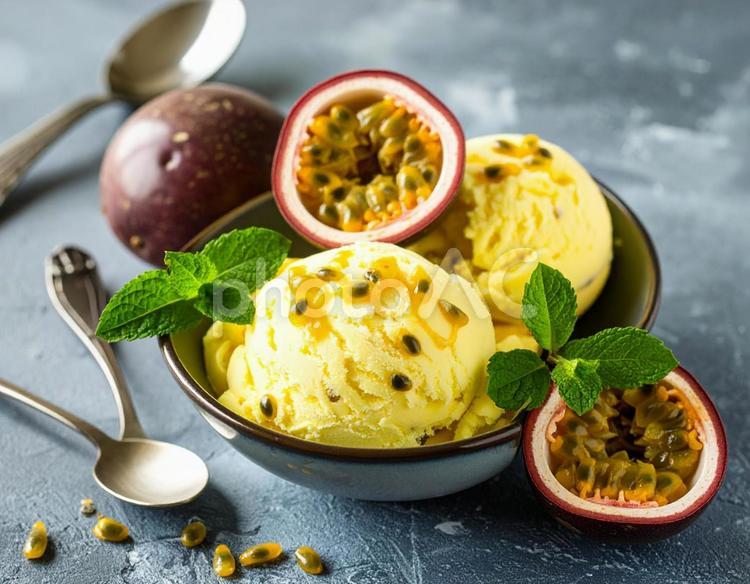 パッションフルーツのアイスクリーム パッションフルーツ,アイスクリーム,アイスの写真素材