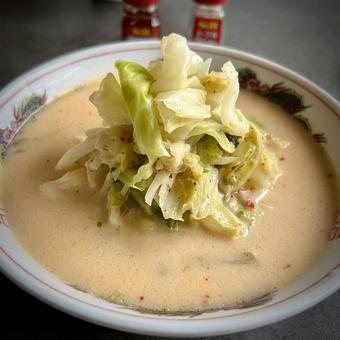 キムチとキャベツのクリーム塩ラーメン キムチとキャベツのクリーム塩ラーメン 旦那飯,男の料理,手料理の写真素材
