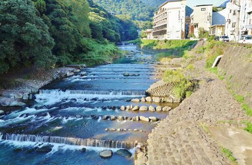 箱根温泉街を流れる早川 箱根温泉街を流れる早川の写真