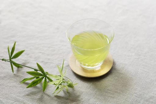 冷茶+茶托+植物 ベージュバッグ 冷茶+茶托+植物 ベージュバッグの写真