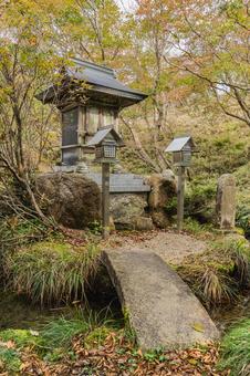 三重　御在所岳　八大龍王　本殿と長者池 御在所岳,山,御在所山の写真素材