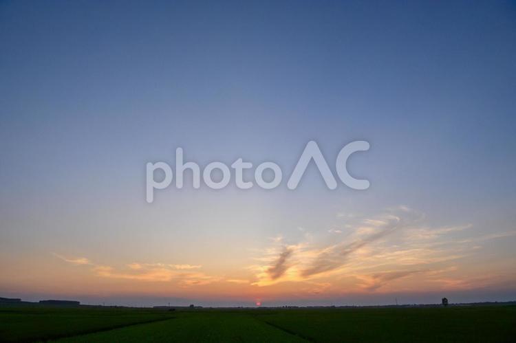 夕暮れ時の田舎景色 原風景,田舎,田んぼの写真素材