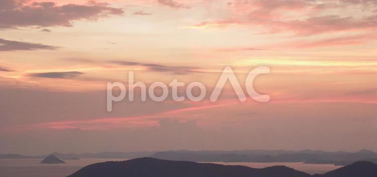 最後の輝きを見せてくれた夕焼け空 夕陽,瀬戸内,沈む夕日の写真素材