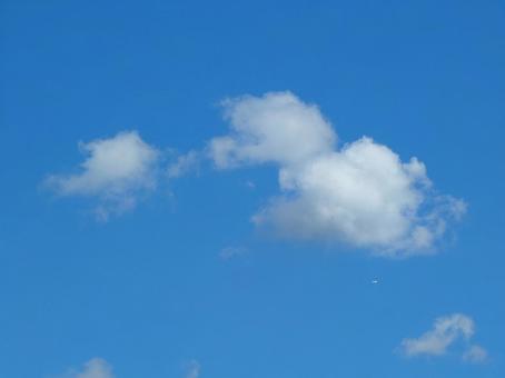 Clouds floating in the summer sky 1, JPG