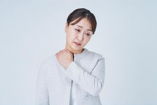 肩こりに苦しむビジネスウーマン 肩こり,女性,ビジネスウーマンの写真素材