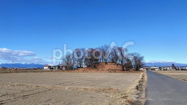 梨ノ木山古墳南部と冬の畑 古墳,梨の木山古墳,史跡の写真素材