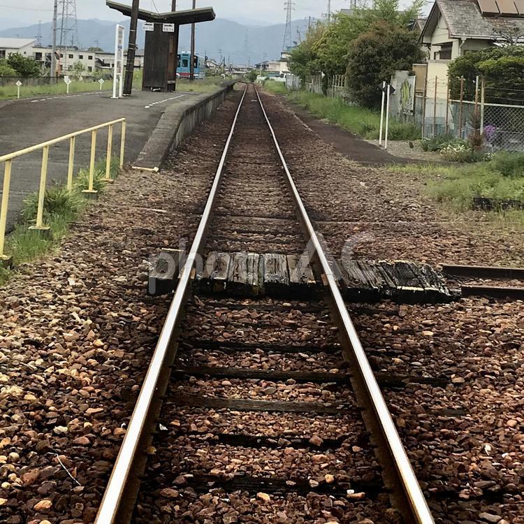 線路と無人駅 線路,景色,風景の写真素材