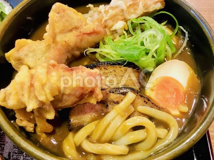 行列のできるカレーうどん カレーうどん,エビ天うどん,麺の写真素材