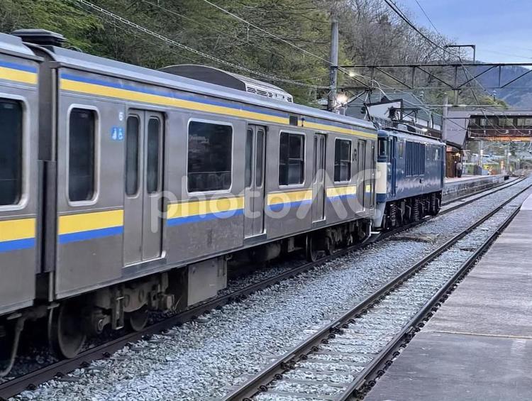 ＥＦ６４形が牽引する２０９系 鉄道,jr,jr東日本の写真素材