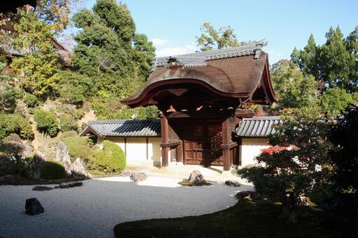 枯山水と寺の門＠光明寺 京都,光明寺,日本庭園の写真素材