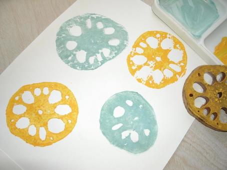 レンコンの断面を野菜ハンコにしてスタンプ レンコン,野菜,ハンコの写真素材