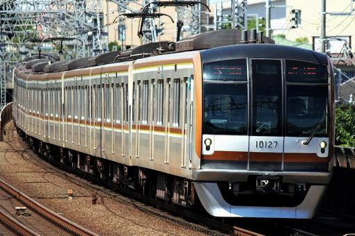 東京メトロ10000系快走 東京メトロ10000系快走の写真