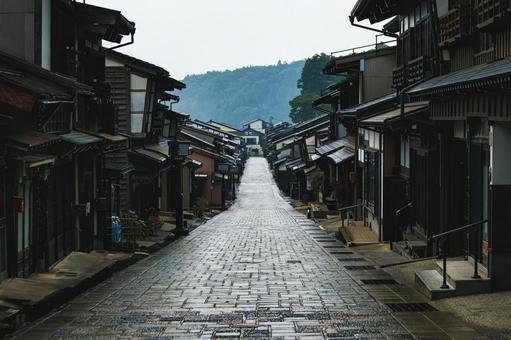 おわら風の盆で有名な越中八尾の町並み おわら風の盆で有名な越中八尾の町並み 越中八尾,街並み,諏訪町本通りの写真素材