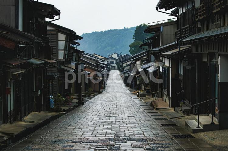 おわら風の盆で有名な越中八尾の町並み 越中八尾,街並み,諏訪町本通りの写真素材