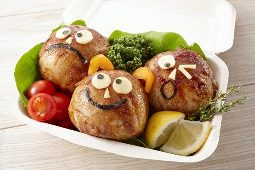 肉巻きおにぎり三兄弟 肉巻きおにぎり三兄弟 肉巻きおにぎり,キャラ弁,キャラクターの写真素材