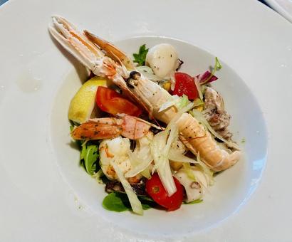 クルーズ客船の前菜 クルーズ客船の前菜 手長海老,食事,クルーズの写真素材