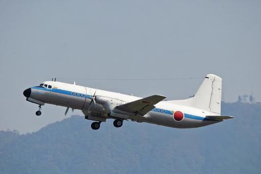 飛行機 航空自衛隊 YS-11 飛行機 航空自衛隊 YS-11 旅客機,輸送機,空の写真素材