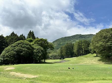 初夏のゴルフ場 初夏のゴルフ場 ゴルフ,コース,青空の写真素材