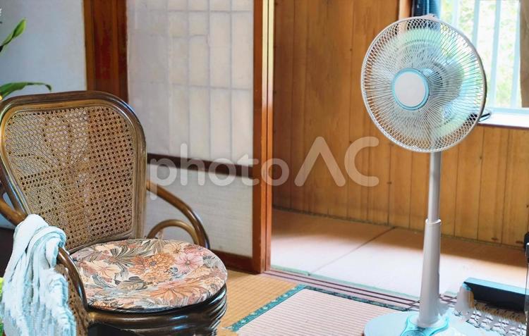 扇風機と椅子 扇風機,熱中症対策,自宅の写真素材