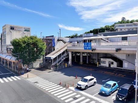 京浜急行線 追浜駅東口の駅舎 京浜急行線 追浜駅東口の駅舎の写真
