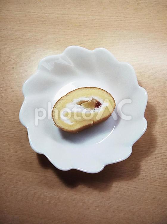 フルーツロールケーキ　① ロールケーキ,フルーツ,ケーキの写真素材