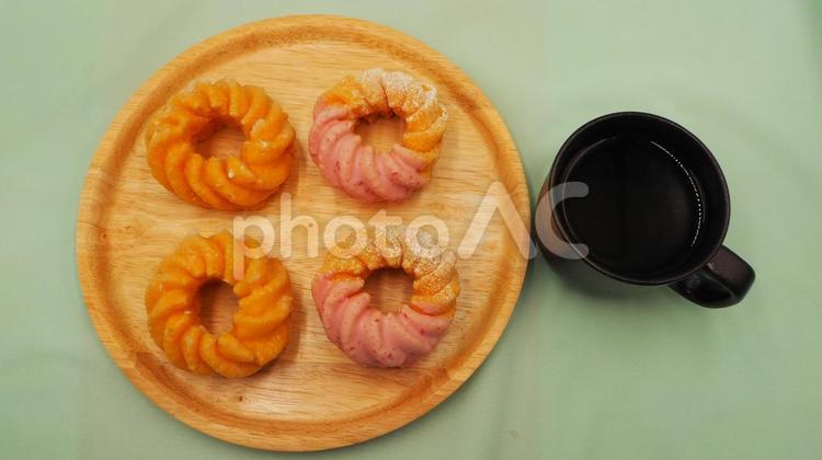 ２種類のケーキドーナツ＆紅茶 ストロベリードーナツ,ドーナツ,ケーキドーナツの写真素材