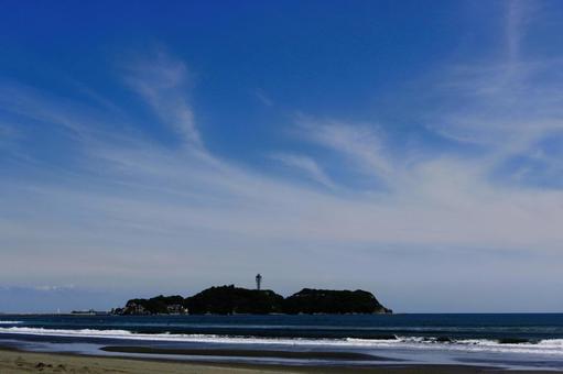 湘南・鵠沼海岸から見た江の島 湘南・鵠沼海岸から見た江の島 湘南,海,鵠沼海岸の写真素材