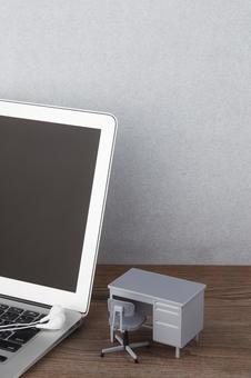 リモートワーク 出勤 在宅ワーク 仕事 リモートワーク 出勤 在宅ワーク 仕事 リモートワーク,在宅勤務,ノートパソコンの写真素材