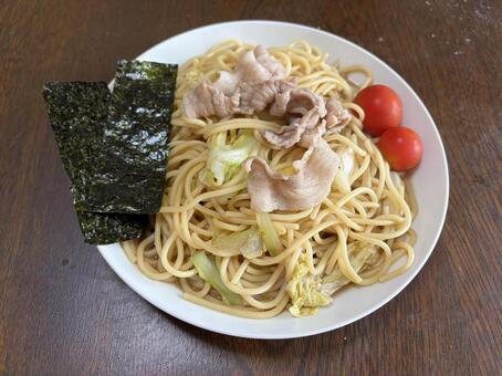 和風スパゲッティ豚肉タマネギキャベツ鰹節 和風,スパゲッティ,豚肉の写真素材