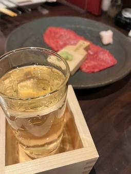 日本酒と和牛 日本酒,和牛,升酒の写真素材