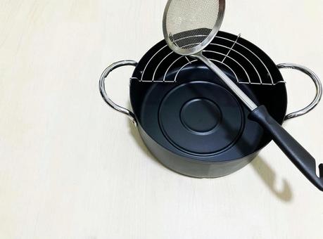 揚げ物用の天ぷら鍋 天ぷら鍋,鍋,揚げ物の写真素材