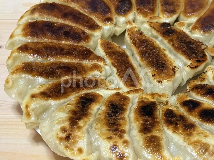 美味しく焼き上がりました 餃子,料理,食事の写真素材