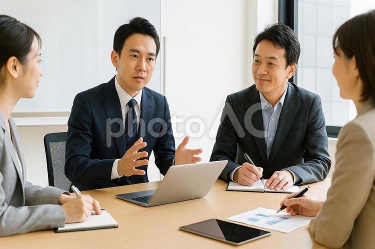 ビジネス会議での意見交換・打ち合わせ ビジネス,会議,意見交換の写真素材