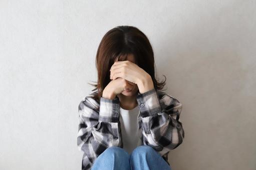 落ち込む女性 落ち込む女性,うつ,鬱病の写真素材