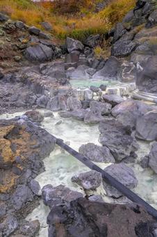 須川温泉 湯の流れる岩場 須川温泉 湯の流れる岩場 須川温泉,温泉,源泉の写真素材