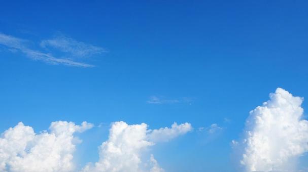 夏の空・もくもくの入道雲 夏の空・もくもくの入道雲 夏,入道雲,青空の写真素材