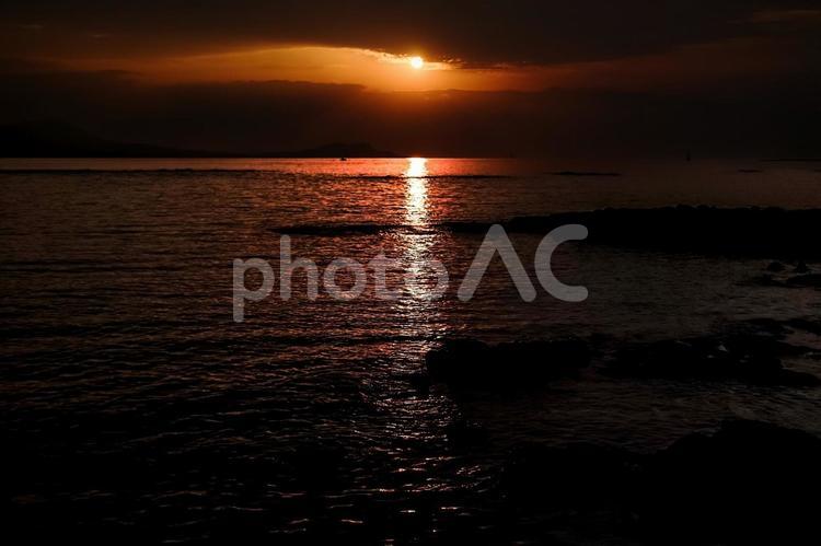 ＜五島＞さんさん富江キャンプ村の日の出 海,海景,夜明けの写真素材
