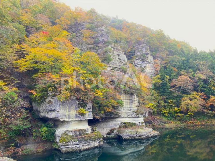 塔のへつり 塔のへつり,紅葉,浸食の写真素材
