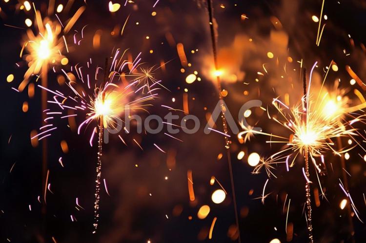 手持ち花火のきらめき 花火,手持ち花火,夏の写真素材