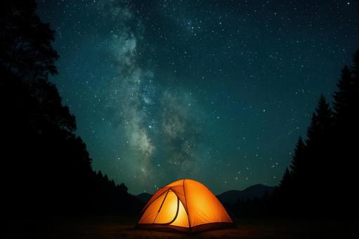 星空とテントの幻想的風景 星空とテントの幻想的風景の写真