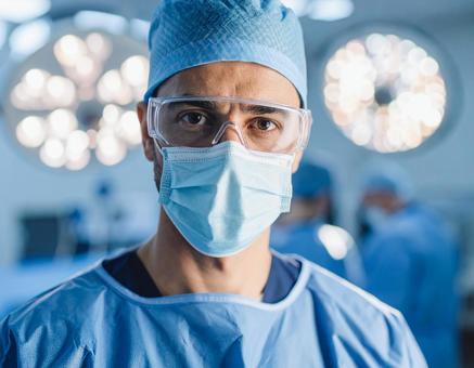 手術室のドクターの写真