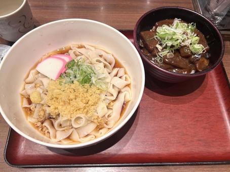 名古屋名物のきしめんと土手煮セット 名古屋名物のきしめんと土手煮セット きしめん,土手煮,ランチの写真素材