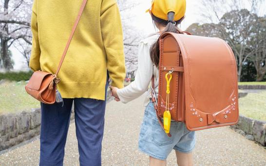 Children's material Image material of parents and children holding hands and elementary school students, JPG Children's material Image material of parents and children holding hands and elementary school students, daily, april, school, JPG
