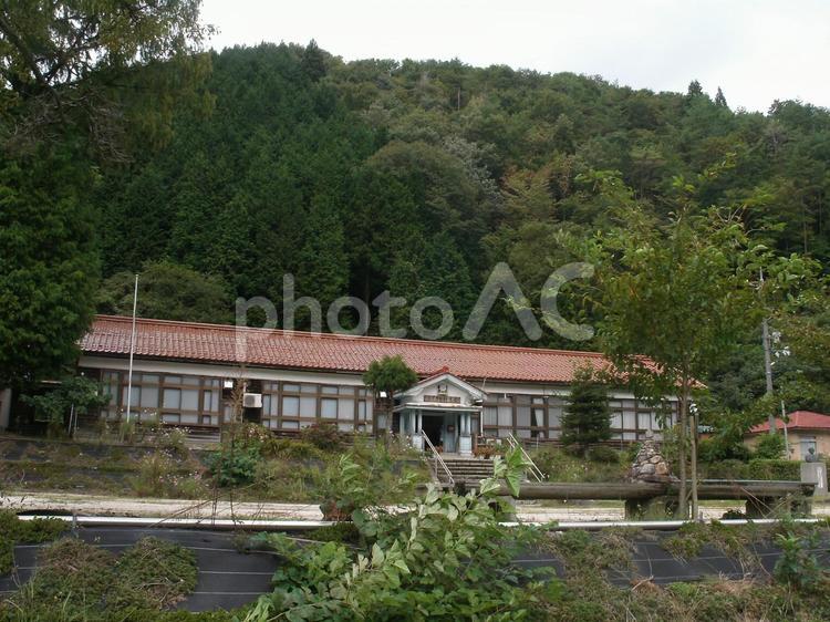 木造校舎の廃校「高暮小学校」兵庫県 高暮小学校,木造校舎,廃校の写真素材