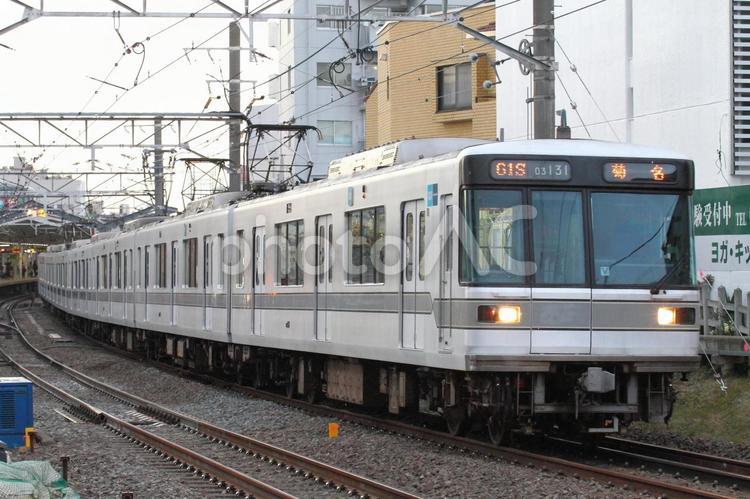 自由が丘駅を発車した03系 東京メトロ,日比谷線,03系の写真素材