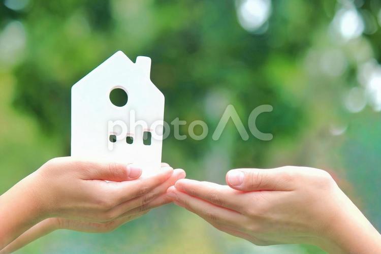 家の引き渡しイメ─ジ 引き渡し,マイホーム,住宅の写真素材