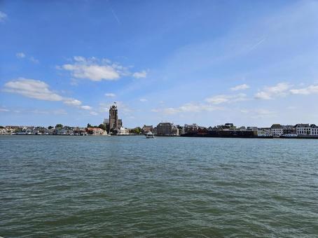 運河の向こうに見える街　ヨーロッパ ヨーロッパ,街,晴れの写真素材